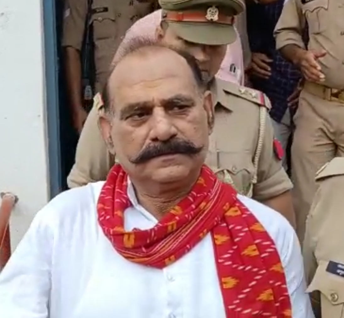 बाहुबली पूर्व विधायक विजय मिश्रा को लाया गया मिर्जापुर जिला कारागार, जाने वजह