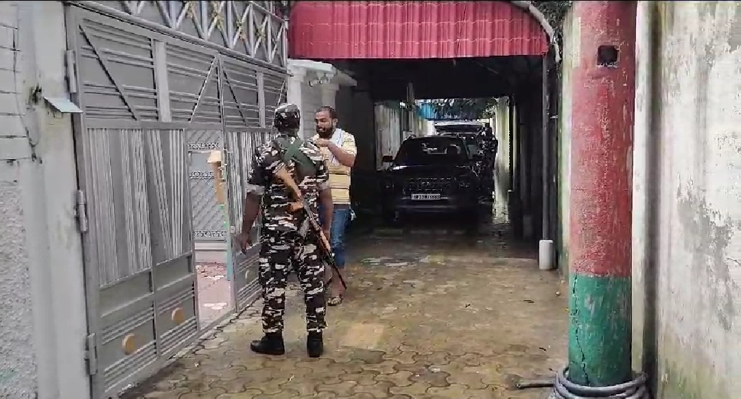 आजमखान के घर छापेमारी जारी