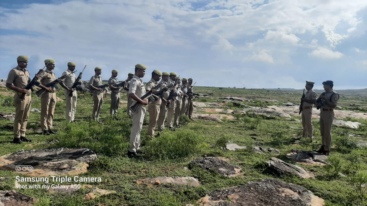 क्षेत्राधिकारी घोरावल के नेतृत्व में जंगलो में की गयी सघन काम्बिंग