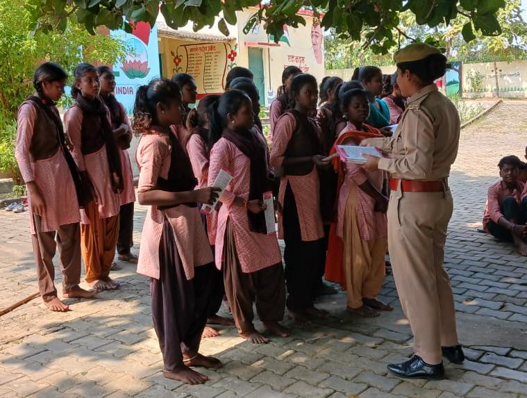 सोनभद्र :ग्राम चौपाल में महिलाओं को किया जागरूक