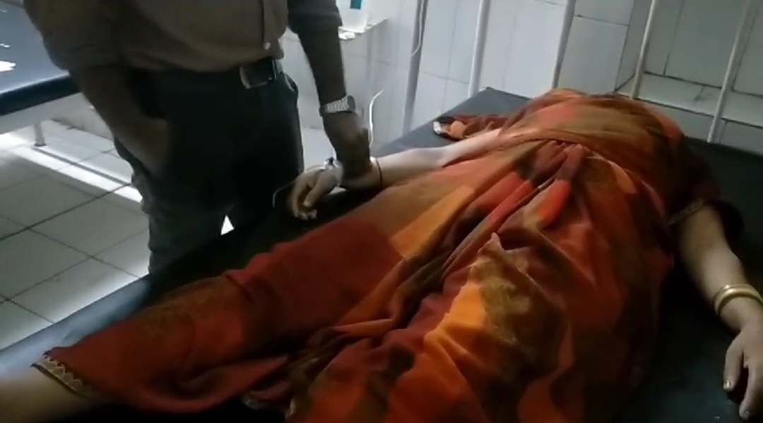 सतौहां गांव में किसी विषैले जन्तु के काटने से विवाहिता हुई अचेत, सीएचसी में भर्ती