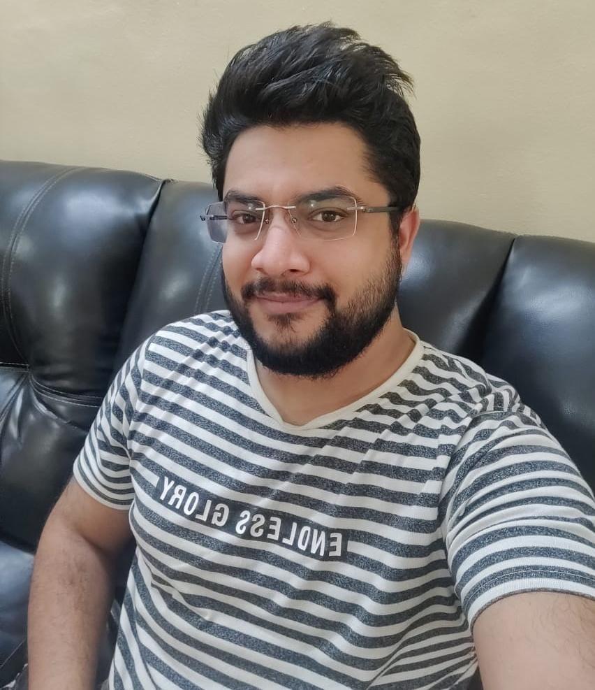 अधिवक्ता पुत्र उत्कर्ष श्रीवास्तव का विदेश मंत्रालय में चयन, देखे रिपोर्ट