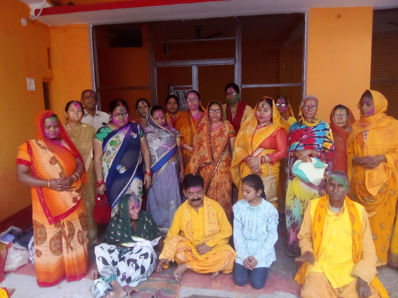 हमारे जीवन में हवन, यज्ञ, पूजन, रंग का विशेष महत्व