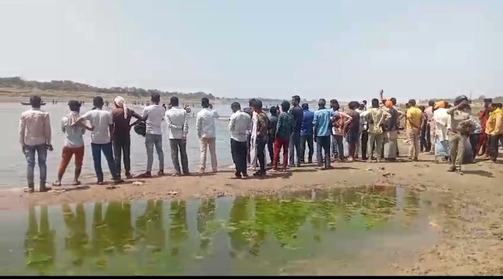 नदी में नहाने गए तीन लड़के डूबे, ग्रामीणों ने 2 घण्टे रेस्क्यू के बाद तीनों को निकाला बाहर