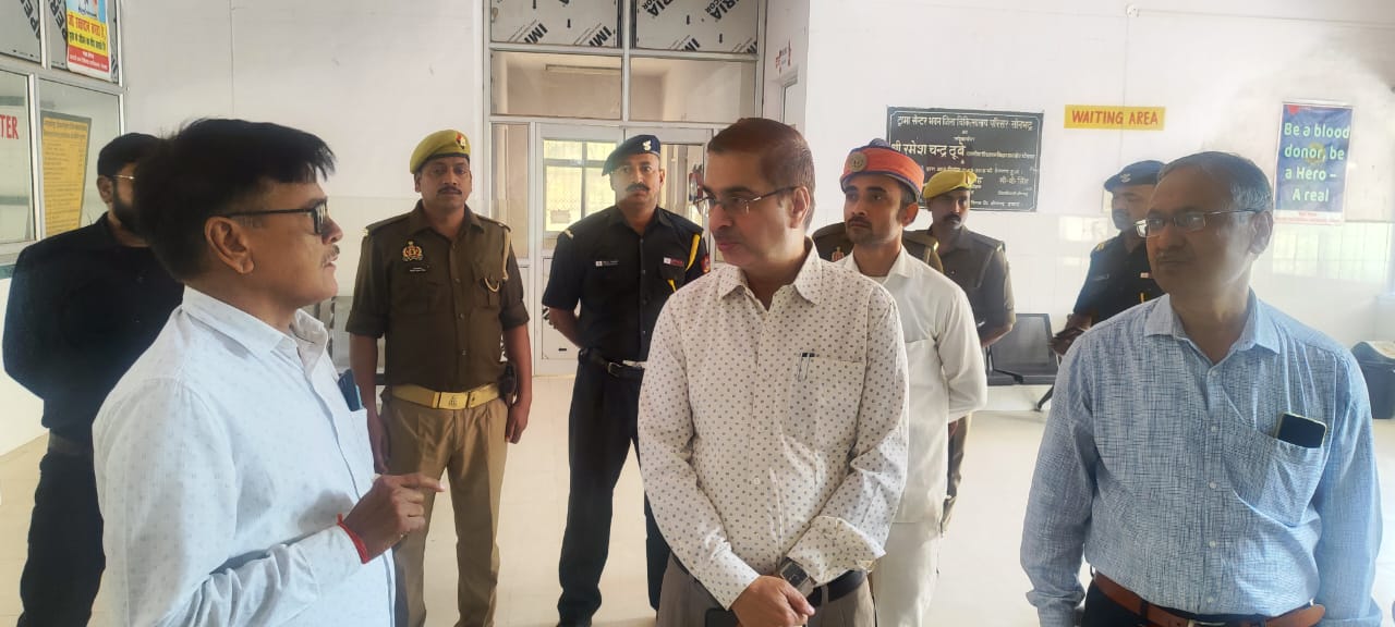 डीएम ने मेडिकल कॉलेज एवं जिला चिकित्सालय का किए आकस्मिक निरीक्षण दिए यह निर्देश