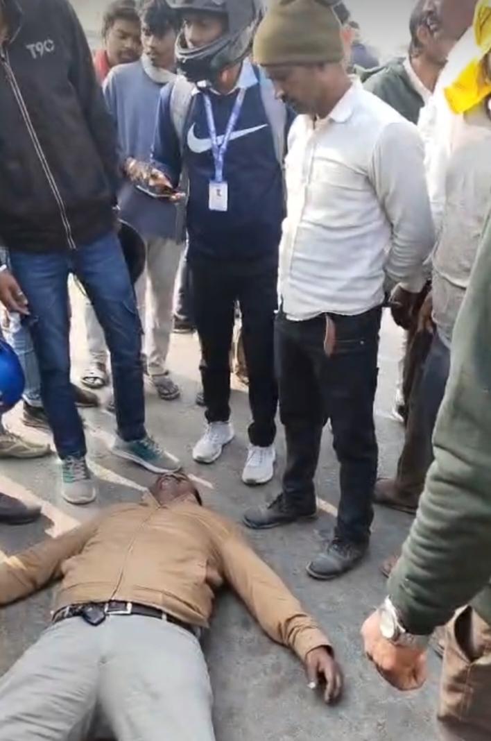 सड़क हादसे में बैंक मैनेजर की दर्दनाक मौत