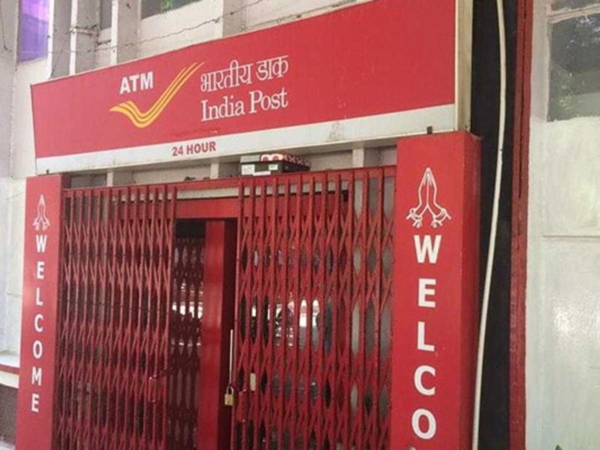 सोनभद्र: सहायक बड़े बाबू पर हेराफेरी के गंभीर आरोप, डाक विभाग की कार्यप्रणाली कटघरे में