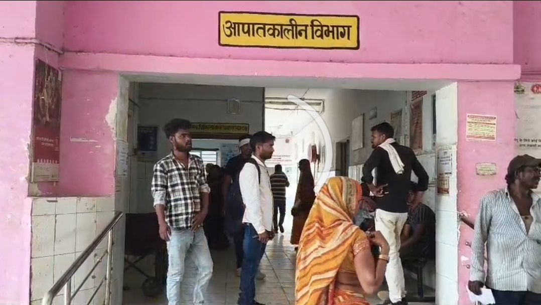 युवक पर धारदार हथियार से हमला, गंभीर हालत में मेडिकल कॉलेज रेफर