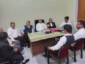 न्यायिक एसडीएम की कार्यप्रणाली सवालों के घेरे में, अजीबोगरीब आदेशों से आक्रोशित अधिवक्ताओं ने डीएम को सौंपा ज्ञापन