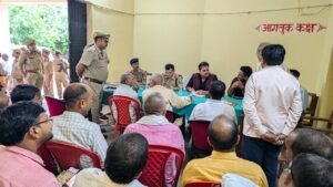 थाने में डीएम व एसपी ने सुनी फरियाद