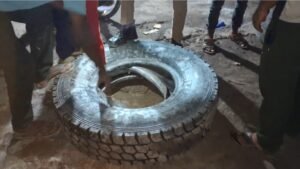 हाईवा के चक्के में हवा भरते समय हादसा, घायल युवक की मौत