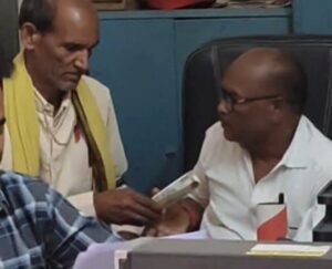 ब्रेकिंग सोनभद्र-पैसा लेने के मामले में सर्वे कानूनगो निलंबित, एडीएम न्यायिक को सौंपी गई जांच