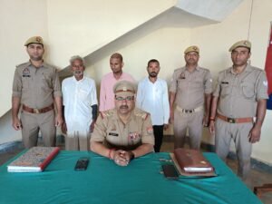 गैंगस्टर एक्ट में वांछित तीन अभियुक्त गिरफ्तार, कोन बस स्टैंड के पास से पुलिस ने दबोचा